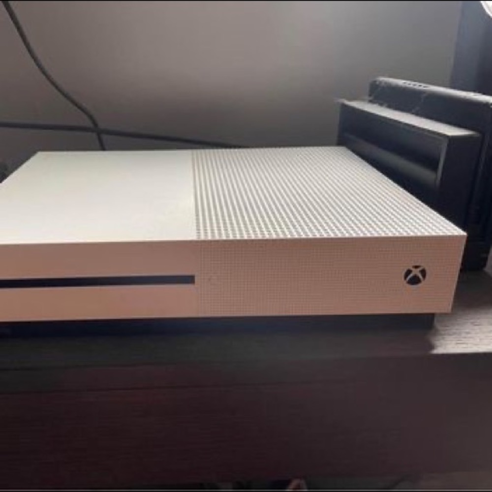 Xbox One S 1TB with 1 White Controller with Original Box